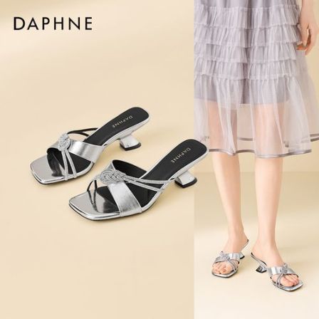 Daphne/达芙妮时尚水钻方头一字拖女夏季新款外穿百搭高跟凉拖鞋