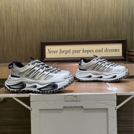2026夏季新款时尚百搭潮流高端软底镂空耐磨休闲男鞋（偏大一码）