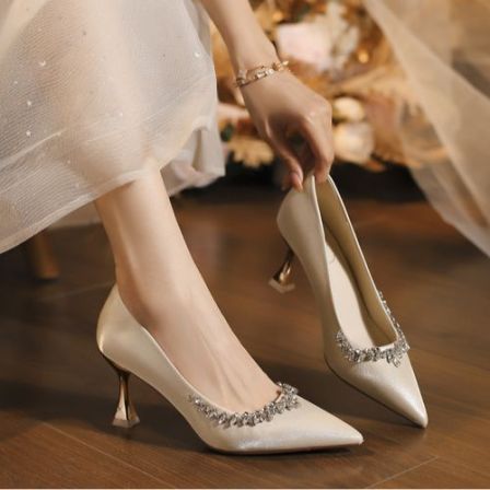 【花漾】订婚婚鞋新款链条婚鞋尖头婚纱新娘不累高跟鞋女春秋单鞋
