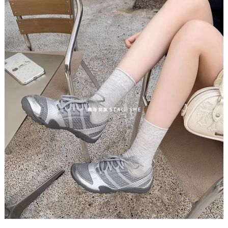 鹿与女友德训鞋女款2026新款银色复古薄底赤足网面透气休闲运动鞋