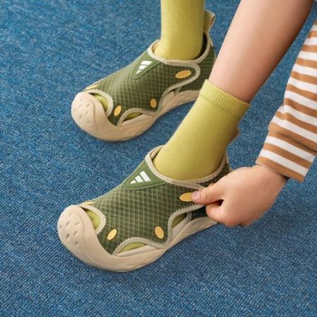 adidas/阿迪达斯【海浪星】2026年夏季新款小童包脚休闲凉鞋KI8908