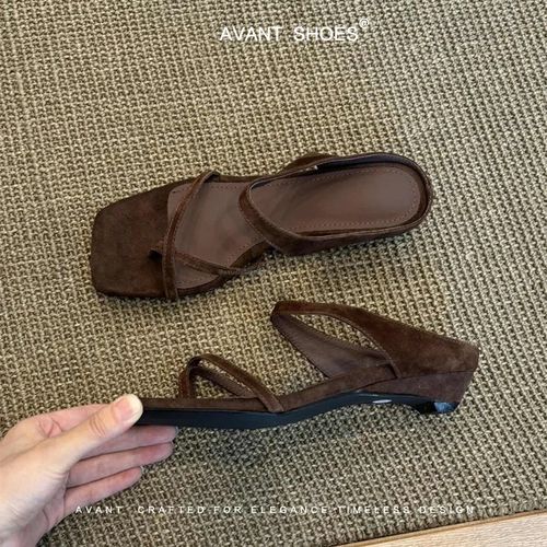 复古风方头真皮套趾一字拖鞋女夏外穿坡跟套趾凉拖鞋简约休闲凉鞋主图