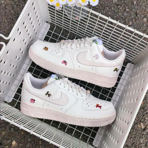 耐克/NIKE女子新款AF1空军一号马年限定小白鞋运动板鞋 IQ1143100主图