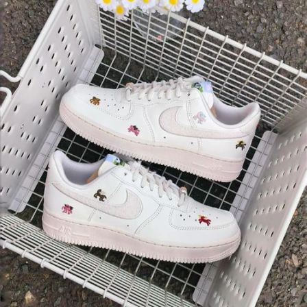 耐克/NIKE女子新款AF1空军一号马年限定小白鞋运动板鞋 IQ1143100