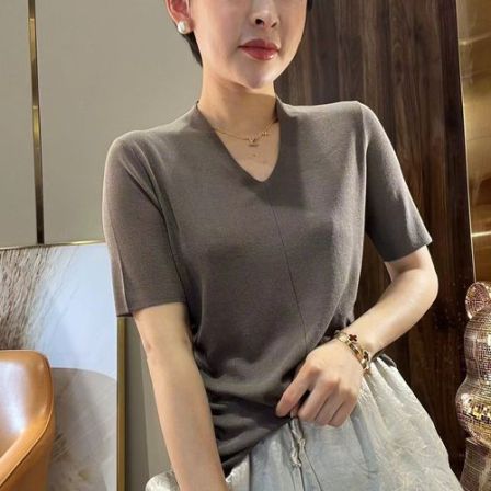 名港--【天鹅气质】显瘦时尚百搭纯色V领休闲打底针织衫MG7081