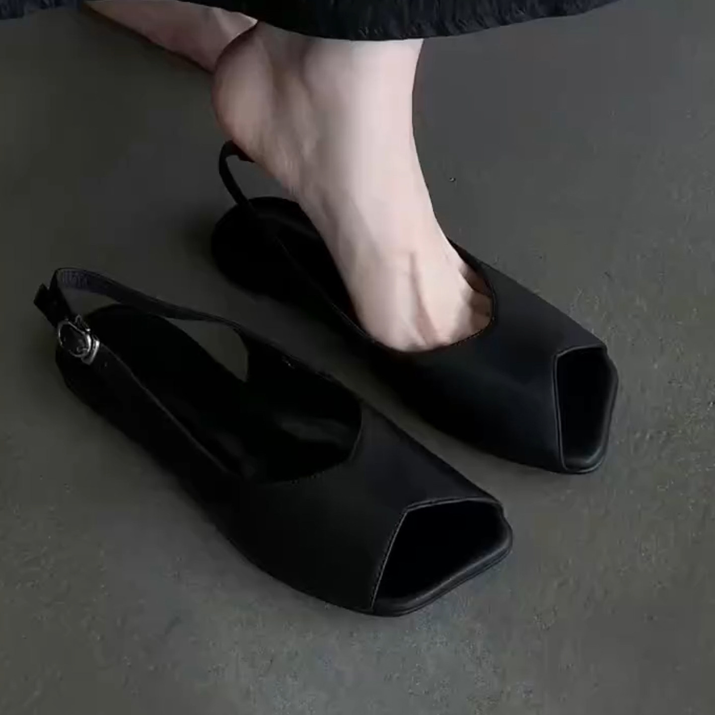 羊皮版~简约时尚休闲舒适软底露趾凉鞋女法式复古低跟外穿罗马鞋主图