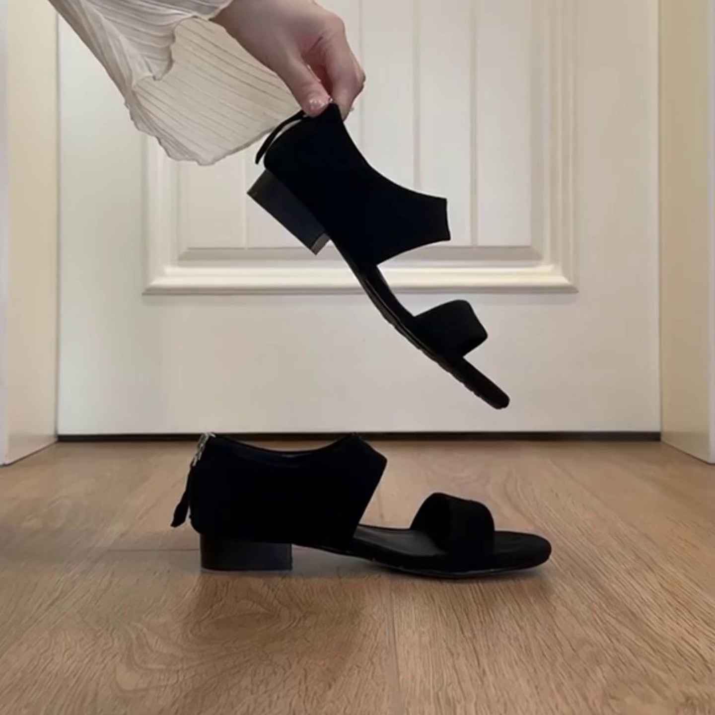 羊皮版~法式极简风气质露趾凉鞋女低跟百搭后拉链包跟透气罗马鞋主图