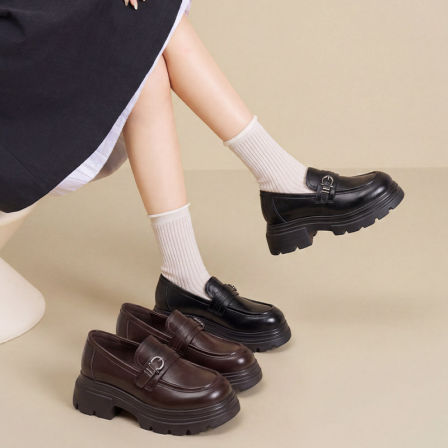 卓诗尼乐福鞋女款2026新款厚底增高学院风一脚蹬黑色小皮鞋配裙子