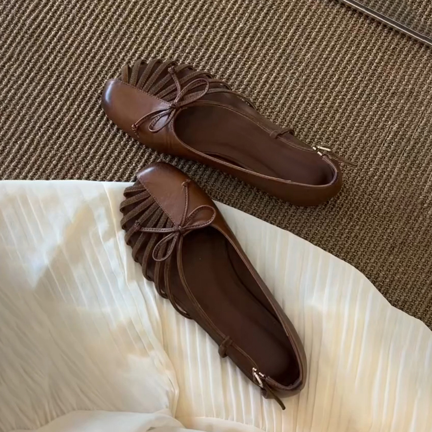 羊皮版~设计感文艺复古拼接时尚舒适平底单鞋女镂空透气罗马凉鞋主图