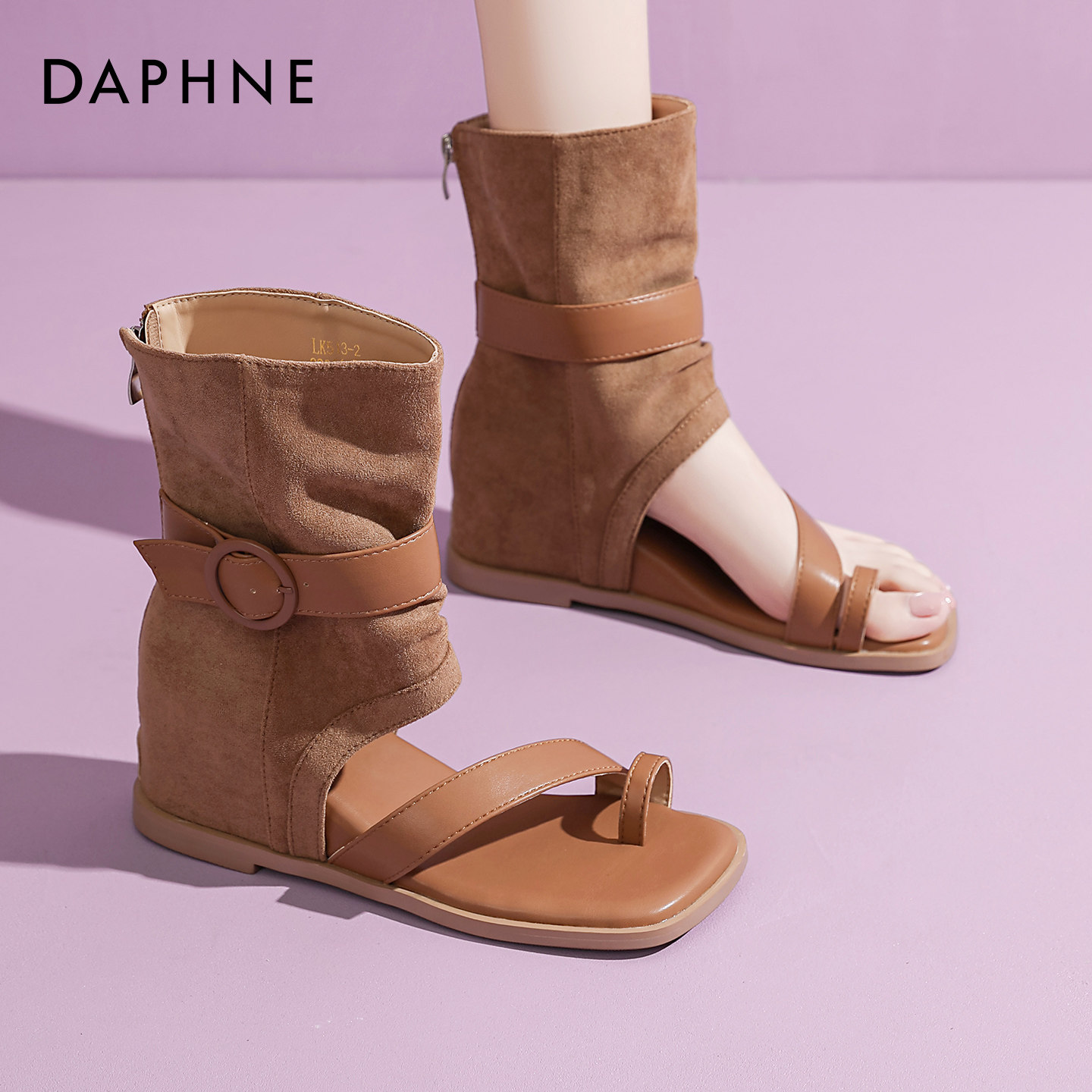 达芙妮厚底休闲凉鞋女2026新款夏季法式套趾轻便配裙子内增高凉靴主图