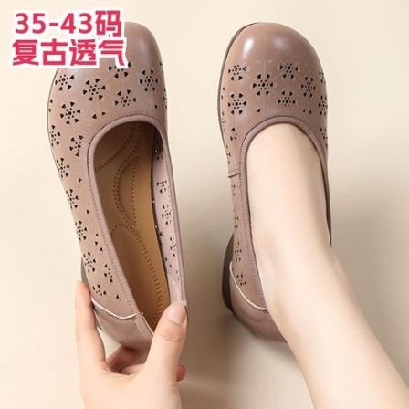 牛皮民族风洞洞鞋女夏季软底透气复古奶奶鞋大码女鞋40-41-42-43