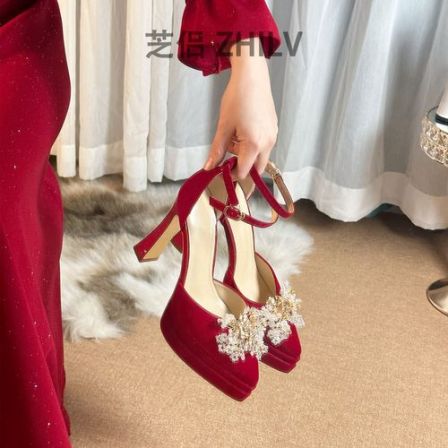 芝侣红色结婚鞋新娘鞋2026新款中式秀禾婚纱两穿订婚敬酒服高跟鞋