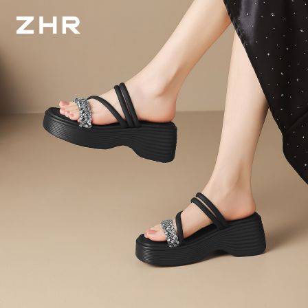 ZHR厚底凉鞋女增高2026新款夏季外穿水钻凉拖配裙子黑色两穿拖鞋