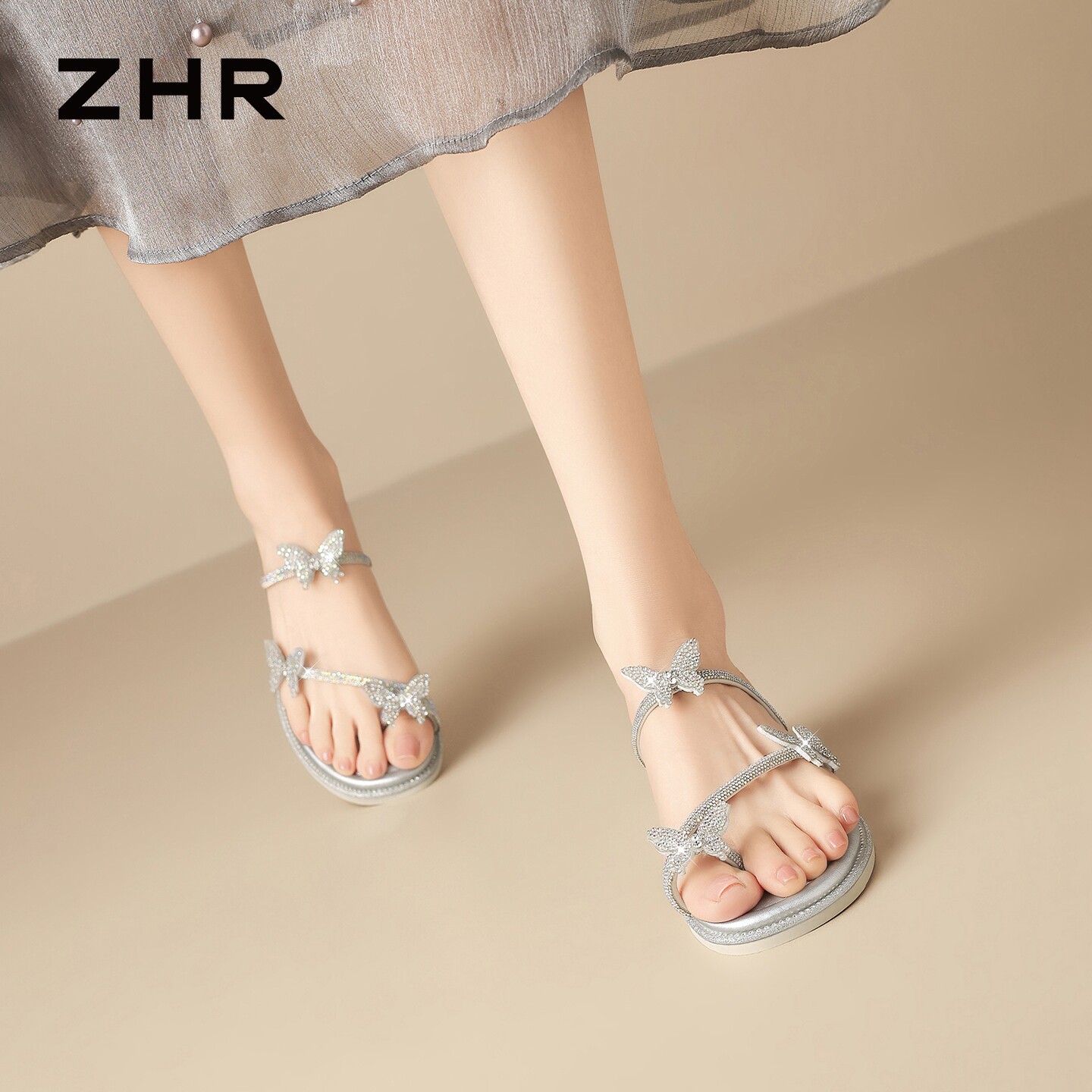 ZHR则则坡跟拖鞋女外穿2026新款绝美不累脚凉拖增高水钻蝴蝶凉鞋主图