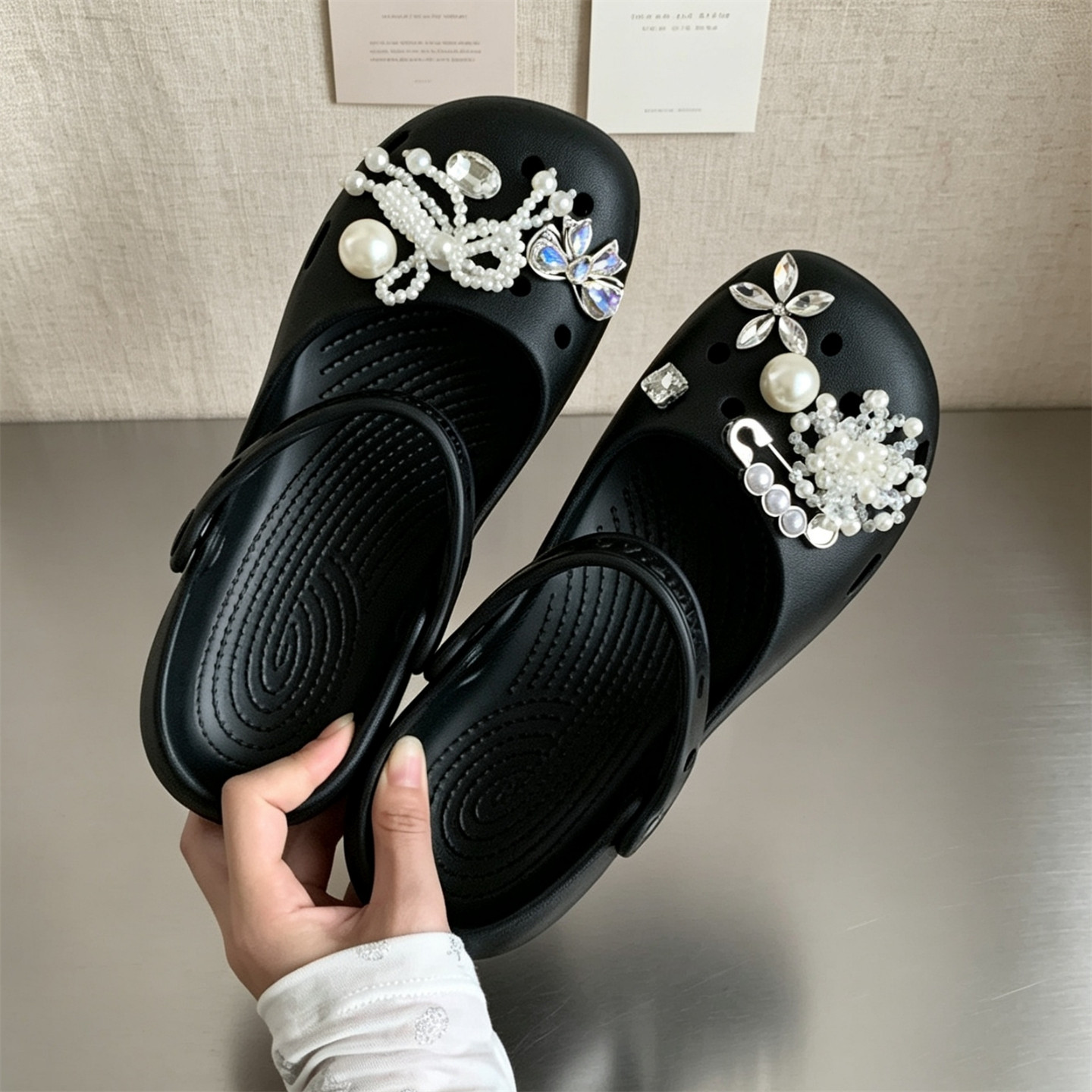 个性甜美玛丽珍串珠蝴蝶结水钻珍珠凉拖微足弓软底防滑女夏洞洞鞋主图