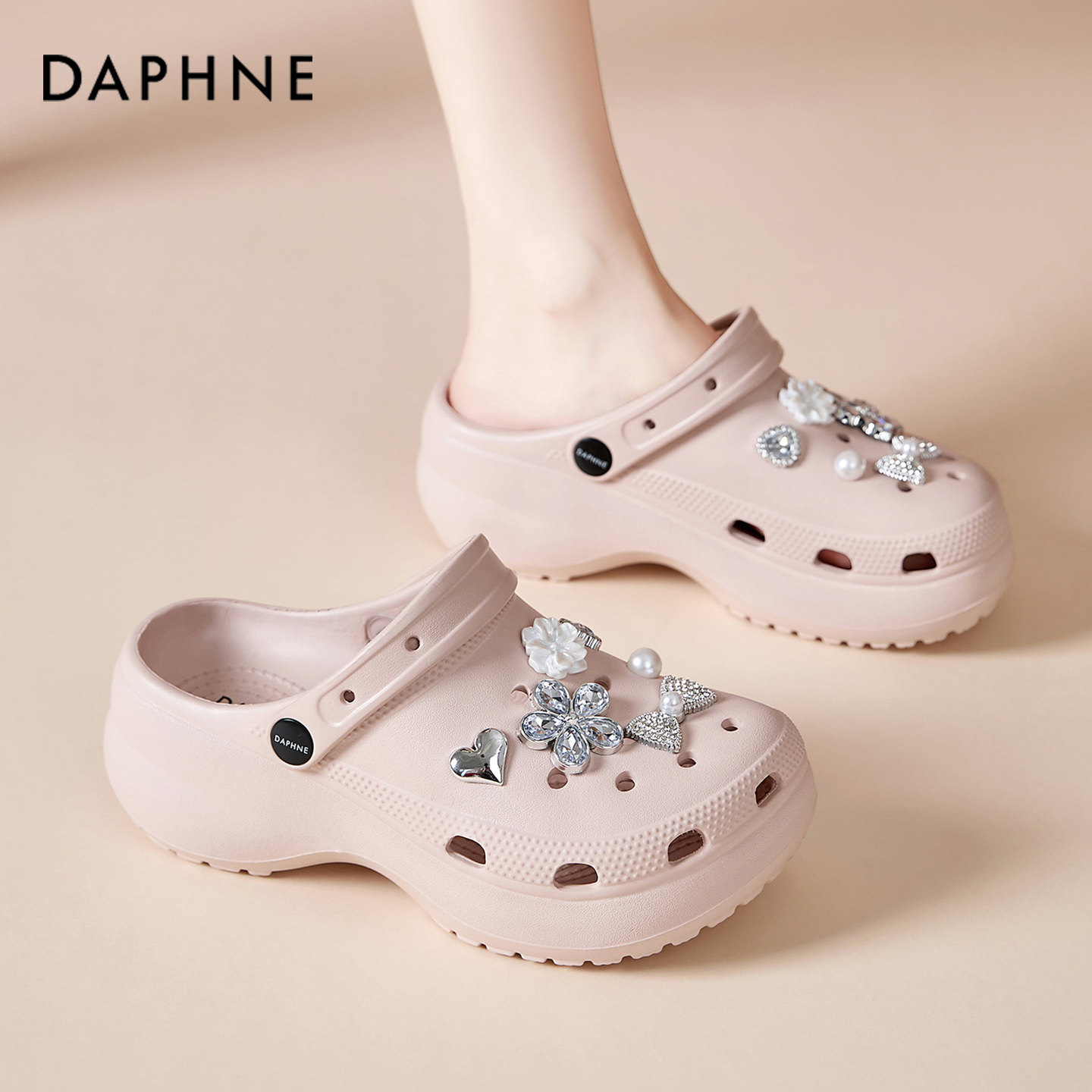 达芙妮厚底云朵洞洞鞋女款2026新款夏季外穿一脚蹬沙滩鞋包头凉鞋主图