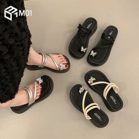 M012026夏季厚底蝴蝶水钻拖鞋女外穿百搭沙滩凉拖配裙子爆款防滑