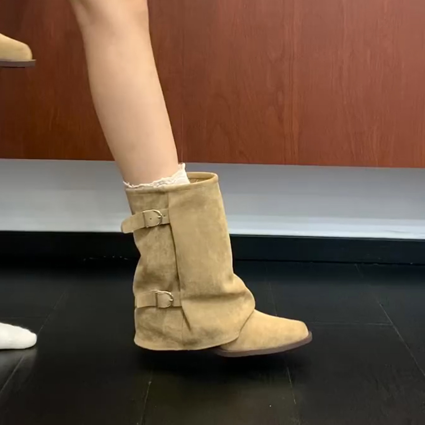 牛皮版~显瘦百搭时尚沙漠西部靴女复古带扣粗跟绒面氛围感裤管靴主图