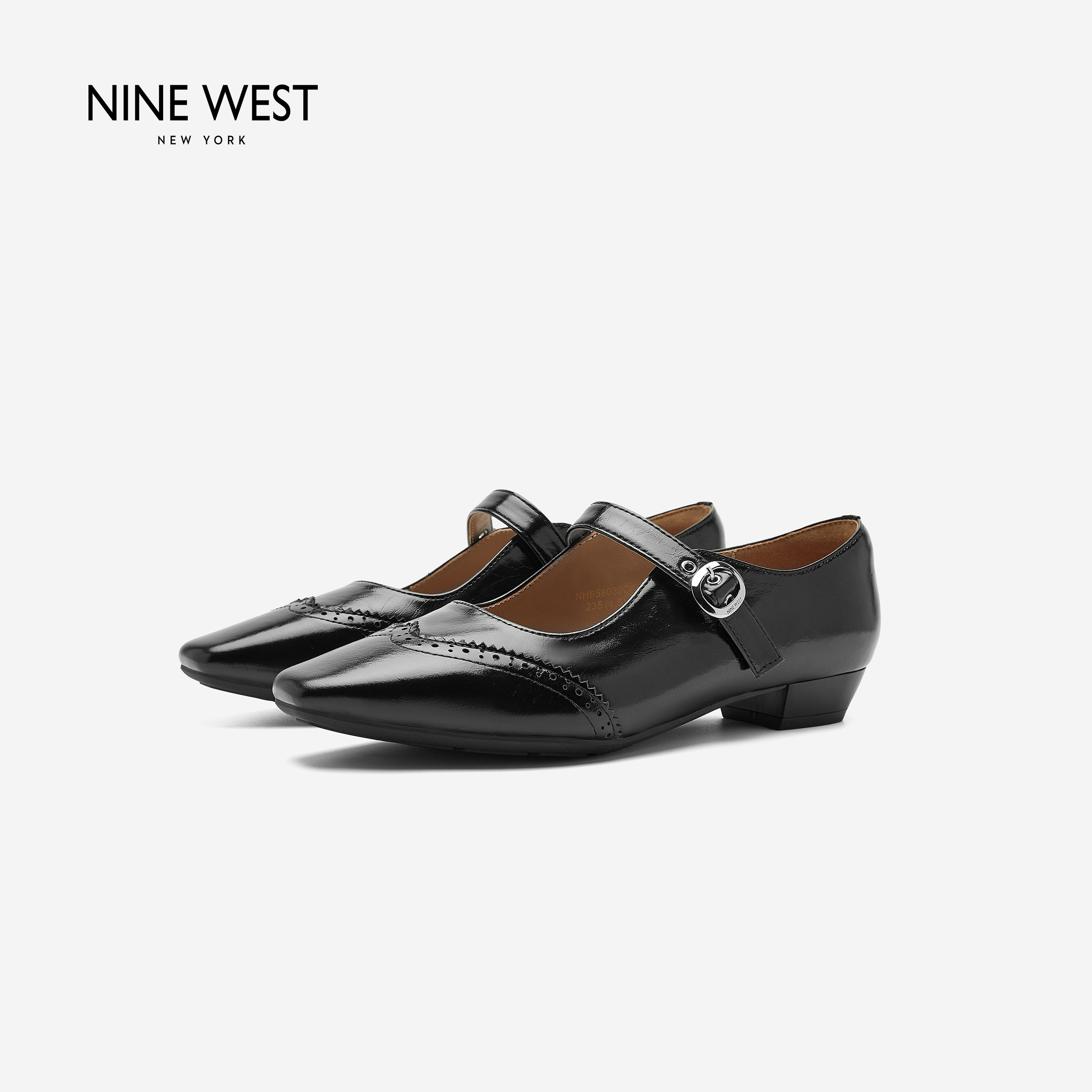 Nine West/玖熙复古风布洛克鞋百搭女鞋方头一字扣带雕花平底单鞋主图