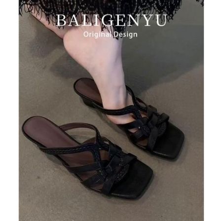 新款小众时尚法式复古坡跟露趾女凉鞋夏季外穿百搭