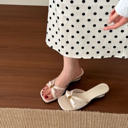 法式坡跟百搭露趾凉拖外穿女鞋子2026年新款夏季气质百搭一字拖鞋