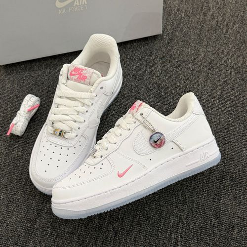 NIKE/耐克官方正品 女子纯白小粉钩AIR FORCE 1 IV4453-100主图