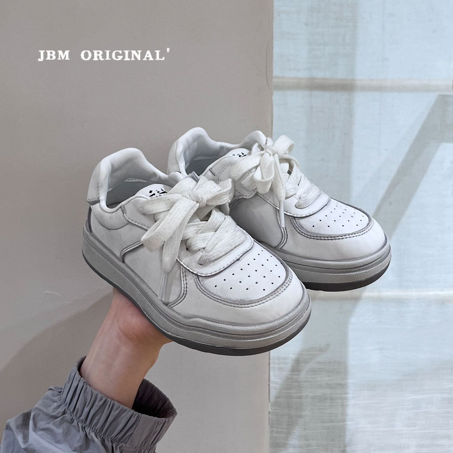JBM 秋季儿童复古做旧小白鞋2026新款男女童休闲板鞋百搭时尚运动主图