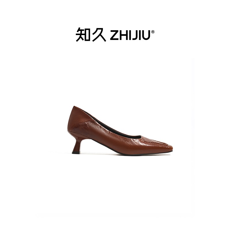 知久-陈什么陈CMdS7062NL复古棕油皱牛皮方头猫跟气质浅口单鞋L11主图