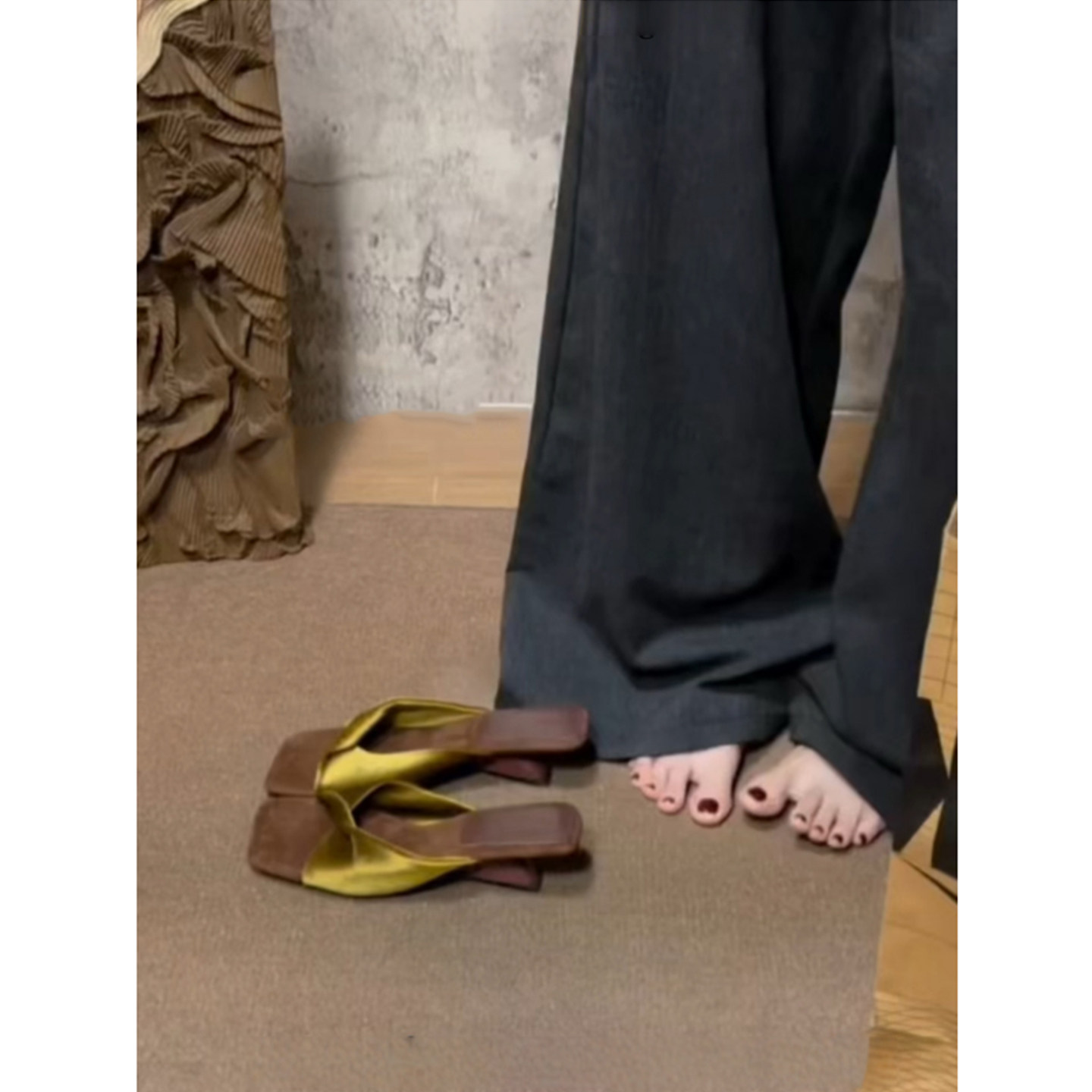法式复古风丝绒方头坡跟一字拖女夏外穿轻奢气质绝美巨好看凉拖鞋主图