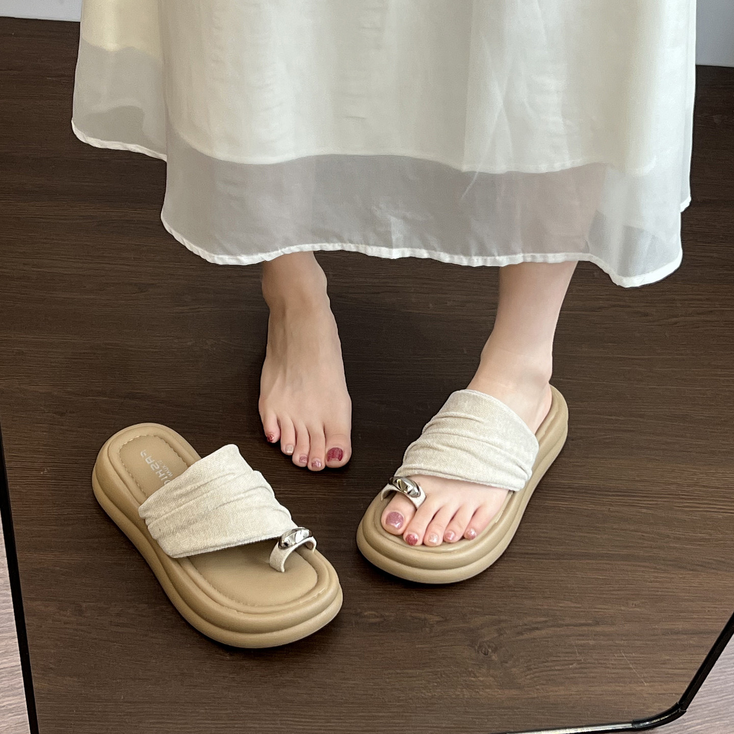 厚底套趾凉拖鞋女款外穿夏2026新款不累脚绝美配裙子沙滩人字拖鞋主图
