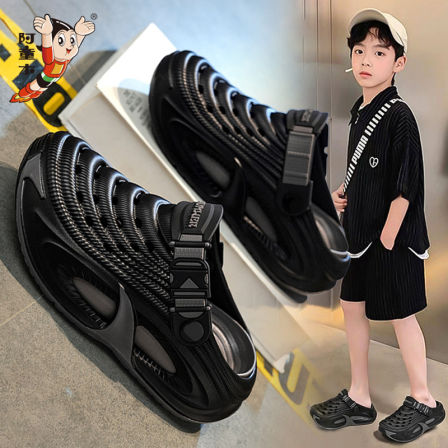 阿童木男童拖鞋外穿防滑2025新款夏季儿童沙滩洞洞鞋男孩大童软底