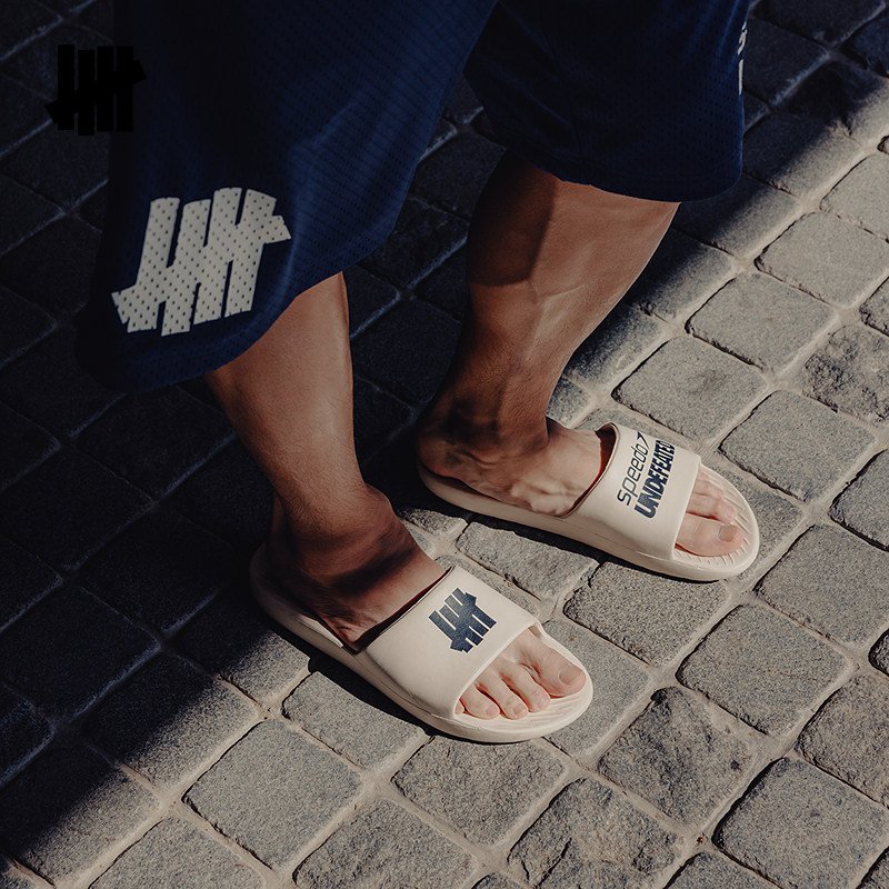 UNDEFEATEDx Speedo 联名印花快干防滑拖鞋主图