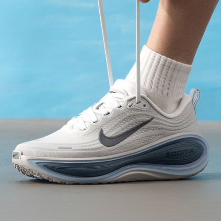 耐克男鞋NIKE VOMERO PLUS新款运动鞋透气跑步鞋