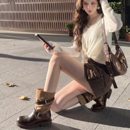 今品汇.秋冬新款复古内增高圆头骑士靴女皮带扣百搭显瘦中筒靴