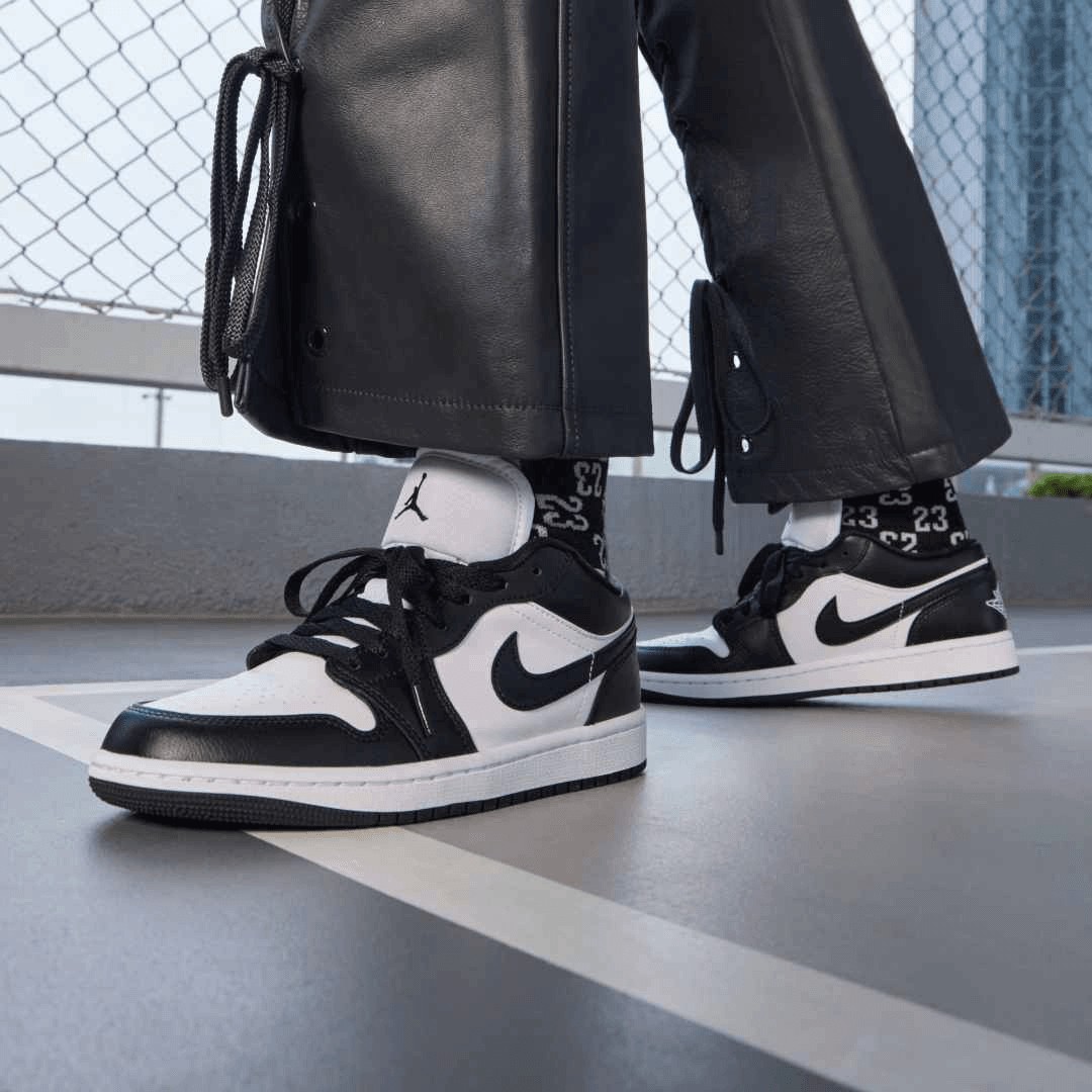 Nike/耐克官方正品AJ1 男女同款低帮百搭户外黑白板鞋 DC0774-101主图