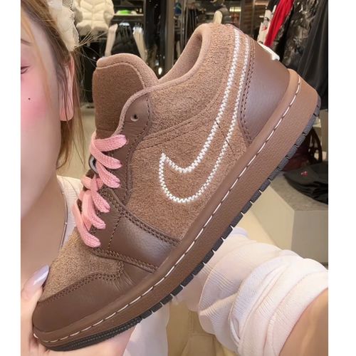 耐克WMNS AIR JORDAN 1 LOW SE乔丹休闲鞋IQ5498-200主图
